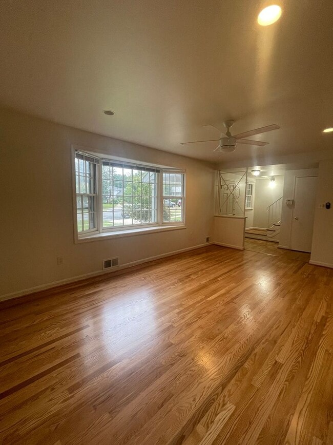 Building Photo - Single Family in Silver Spring