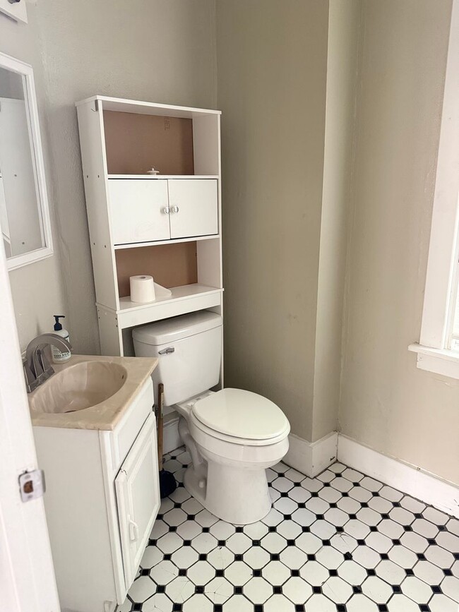 Building Photo - 3 Bedroom 1 Bath in Carlisle, PA!