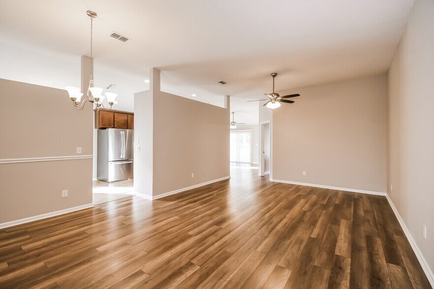 Building Photo - 574 S Aberdeenshire Dr