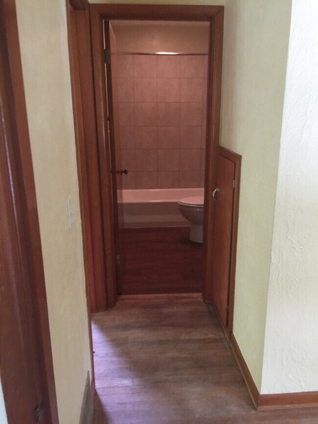 Building Photo - 2 Bed 1 Bath House in Solon