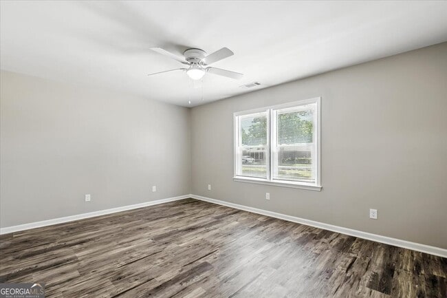 Building Photo - 158 Sproull Rd SE