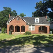 Building Photo - 111 S Queen St