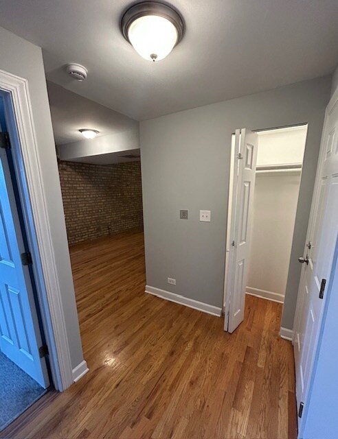 Building Photo - 2340 W Granville Ave