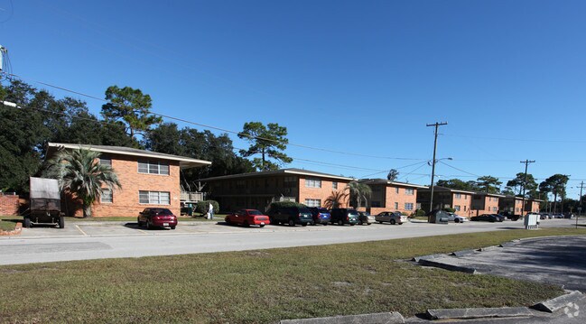 Parking Area - Forest Park Apartments