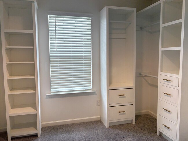 Building Photo - 5277 Copse Dr