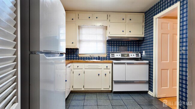 Building Photo - 221 Wyckoff Ave