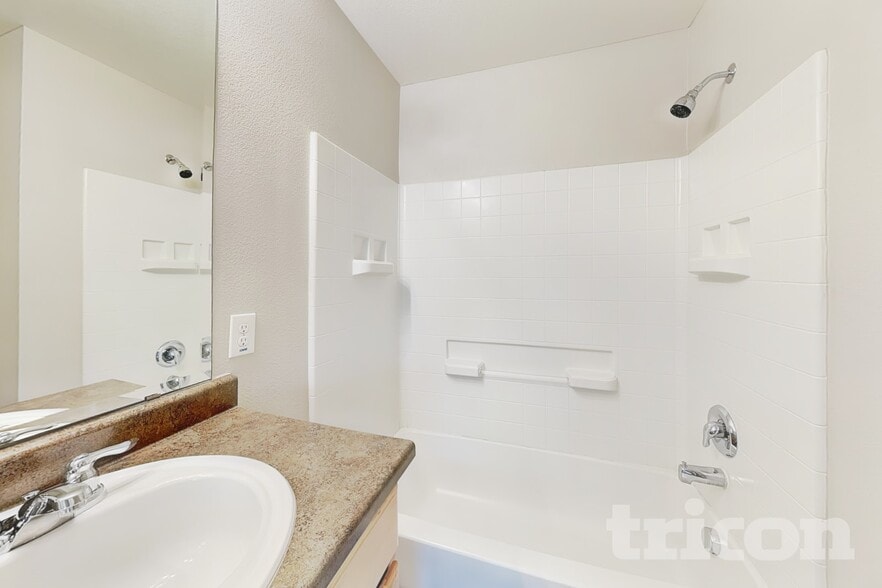 Building Photo - 2172 Willow Ct