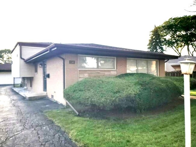 Primary Photo - 2140 Eastview Dr