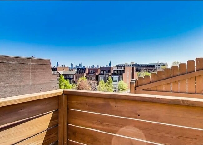 Building Photo - 1802 W Diversey Pkwy