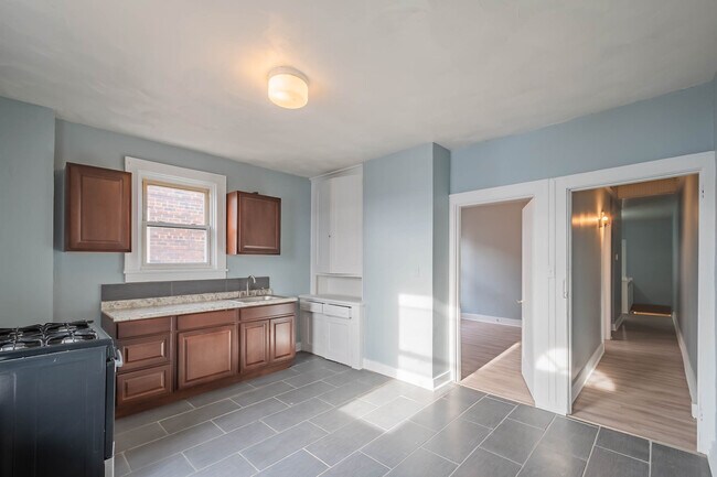 Building Photo - 2118 Bedford Ave