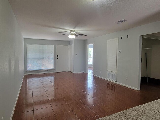 Building Photo - 4029 Briar Hollow Dr