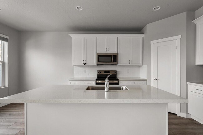 Building Photo - 721 E Zekes Ct