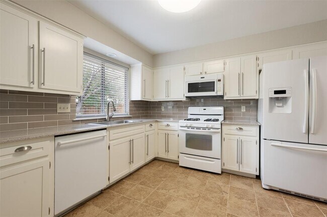 Building Photo - 12302 Eagle Rock Cove