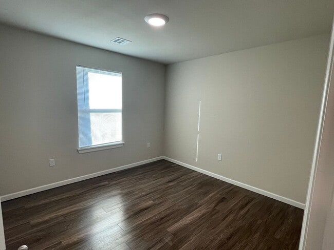 Building Photo - 3 bed, 2 bath Duplex in Wagoner