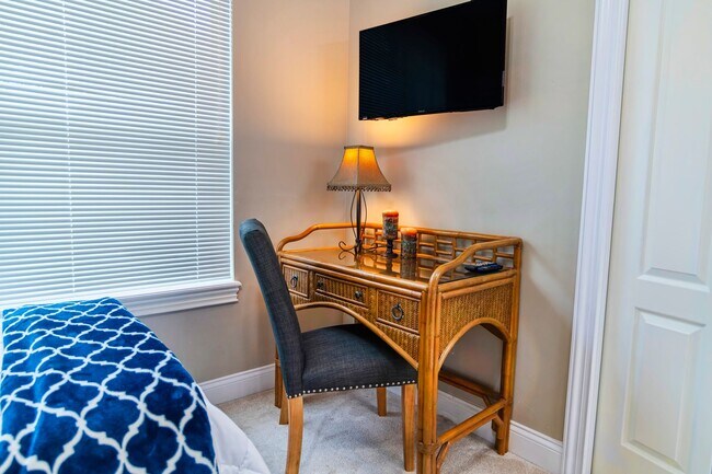 Building Photo - Spacious 4BR Retreat w/ Fenced Yard + Resort Amenities