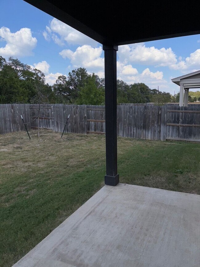 Building Photo - 3 Bedroom 2 Bathroom Georgetown Home