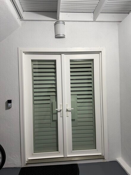 Building Photo - 271 Termino Ave