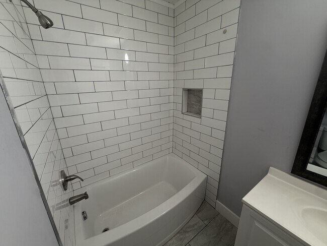 Building Photo - 3206 6th Ave