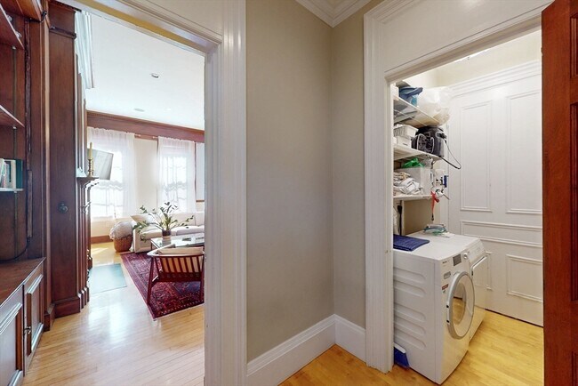 Building Photo - 170 Marlborough St