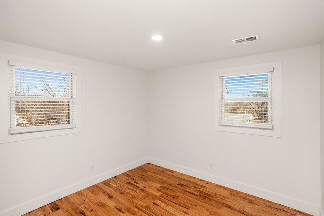 Building Photo - 312 Paragon Mills Rd