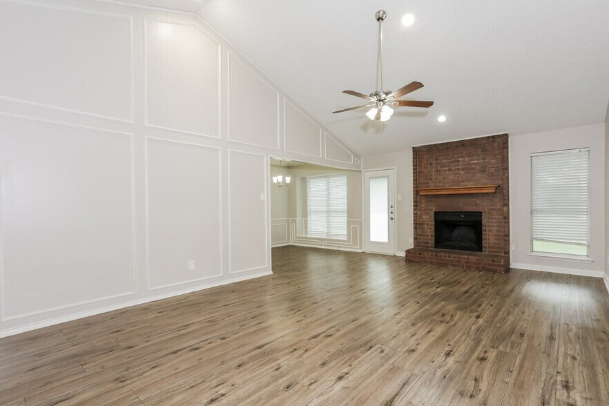 Building Photo - 9004 Willoughby Ct