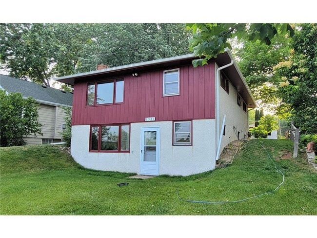 Building Photo - 2331 W Medicine Lake Dr