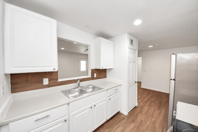 Building Photo - 12068 Beechnut St
