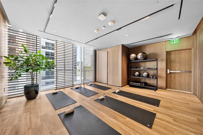 Building Photo - 1400 Biscayne Blvd