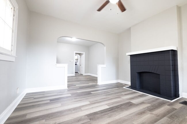 Building Photo - 618-620 Racine Ave