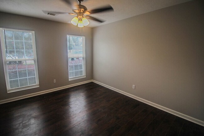 Building Photo - 525 Cashel Rd
