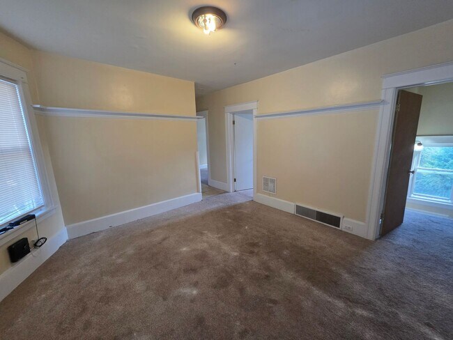 Building Photo - 35 Manitou Ave
