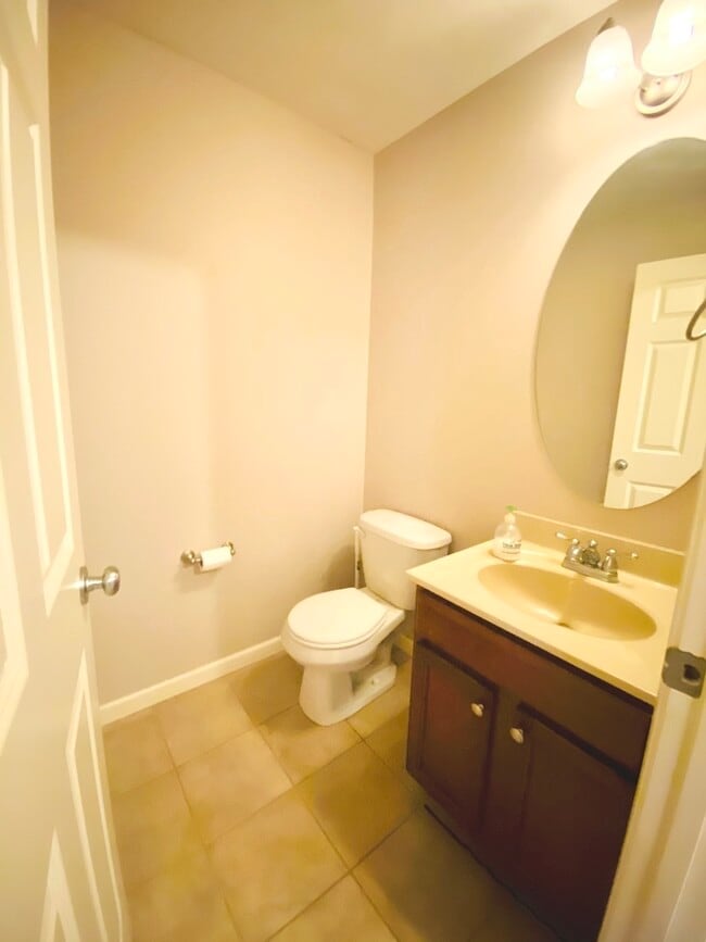 Building Photo - 1112 Ekstam Dr