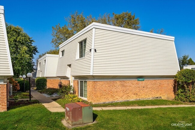 Building Photo - 34W 657 Elm Ct