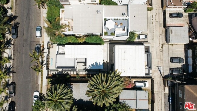 Building Photo - 538 Vernon Ave