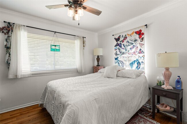 Building Photo - 5831 Burr Oak Dr
