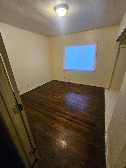 Building Photo - 9726 Zamora Ave