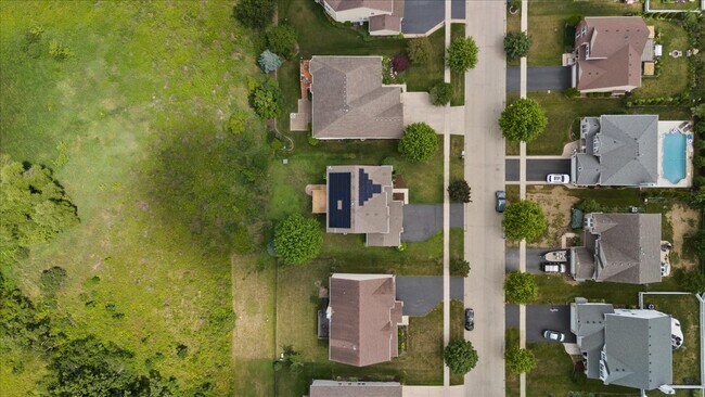 Building Photo - 966 Forest View Way