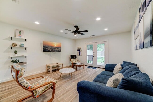 Building Photo - 4405 Button Bend Cir