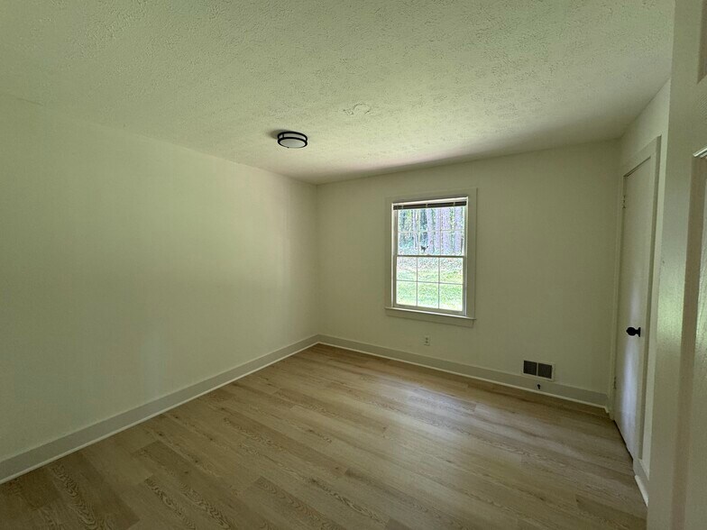 Building Photo - 2289 Addison Rd NE