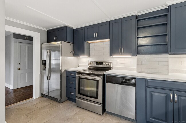 Building Photo - 1701 Farmington Ave