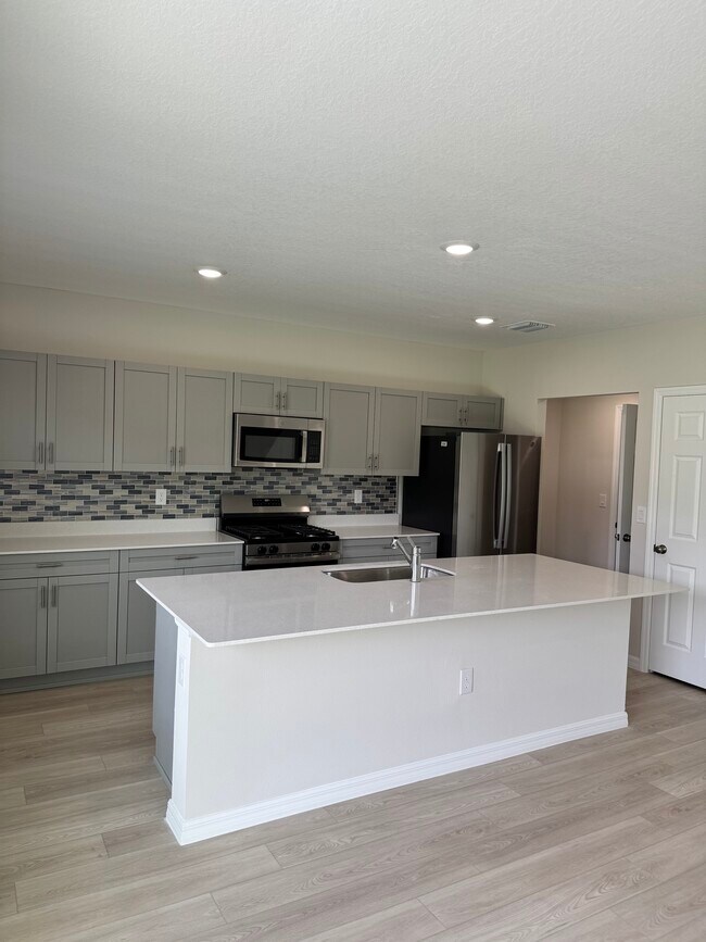 Building Photo - 14773 Summer Br Dr