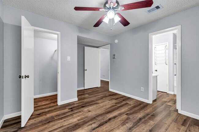 Building Photo - 3407 Pecan Point Dr