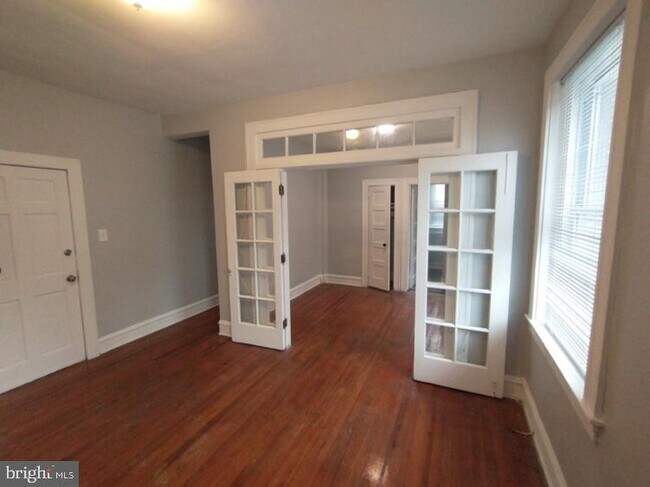 Building Photo - 307 Dolphin St