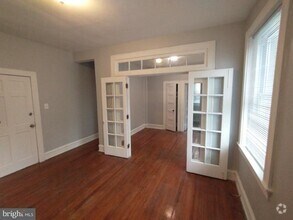 Building Photo - 307 Dolphin St