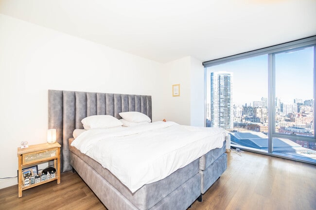 Building Photo - 350 N Canal St