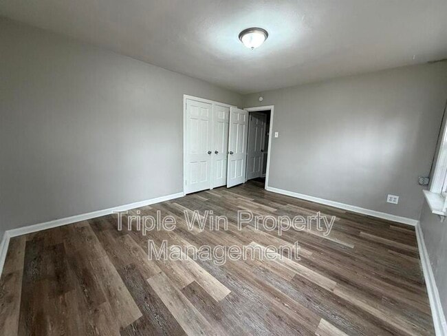 Building Photo - 520 Hentschel Pl