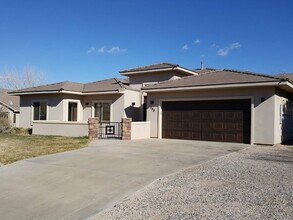 Building Photo - 3 Bedroom Single-Family Home in Central Hu...