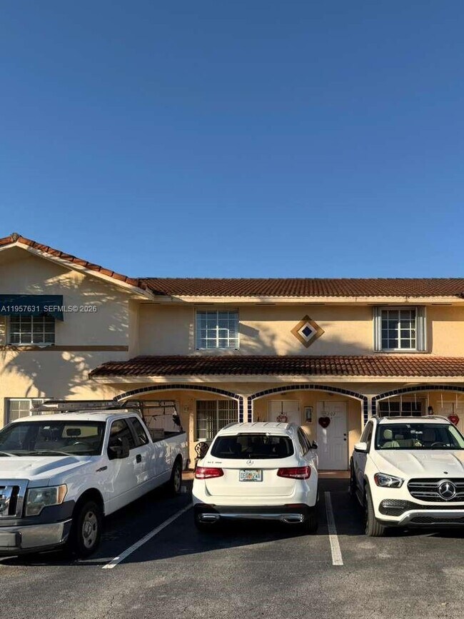 Building Photo - 10017 W Okeechobee Rd