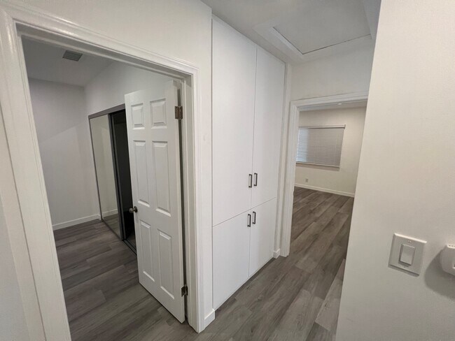 Building Photo - 7512 Tampa Ave