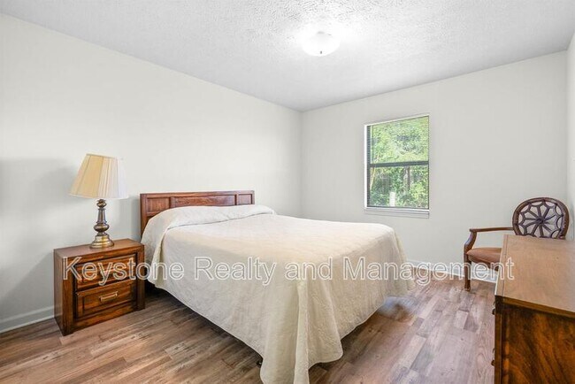 Building Photo - 0 100 Laurel Cove Dr